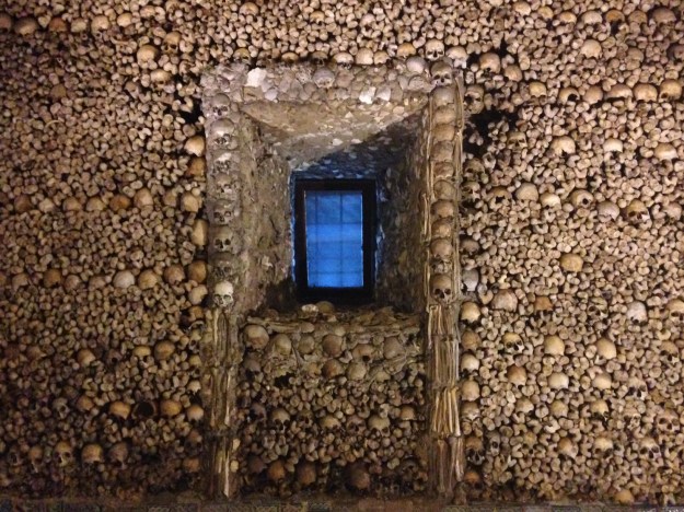 Particolare della Capela dos Ossos, Evora (Portogallo)